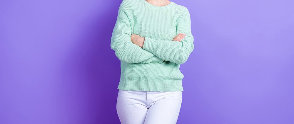 a woman with pink hair smiling because she has great digital PR for her consumer brand